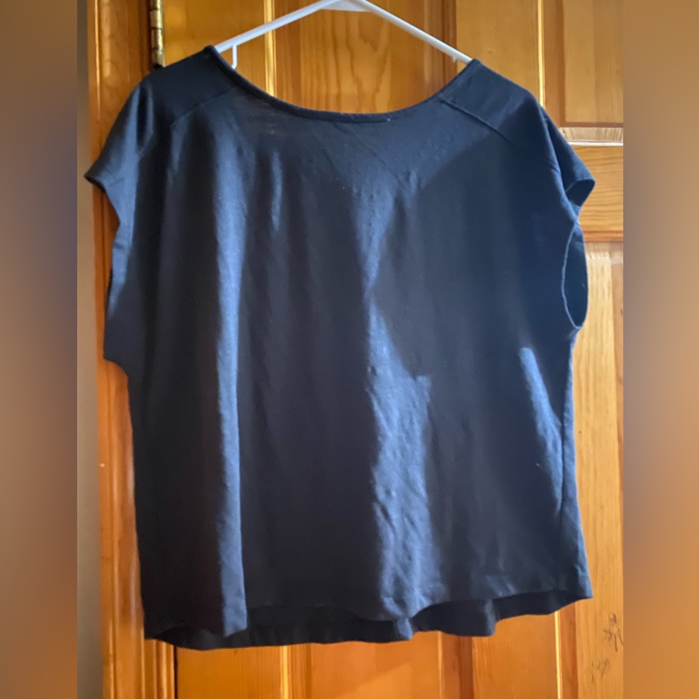 Medium, avia athletic top cut out on the top!